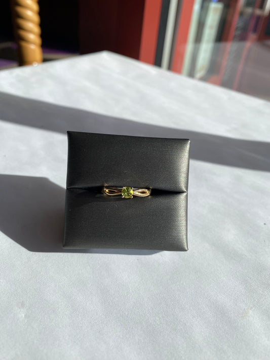 10K Yellow Gold Peridot Ring