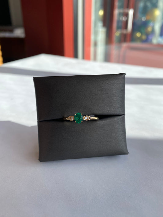 14K Yellow Gold Ring with Emerald & Diamonds